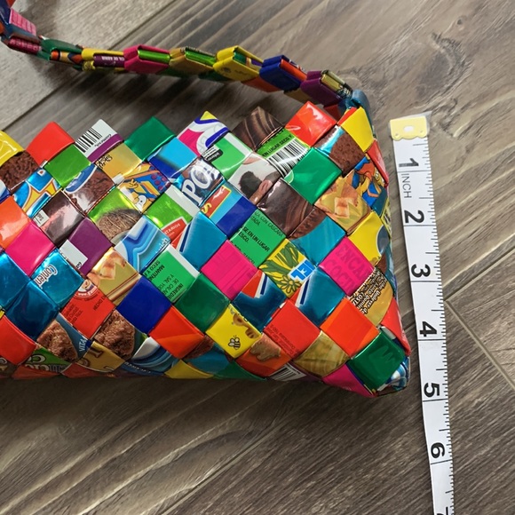 Handmade Wrapper Handbag - Picture 11 of 12